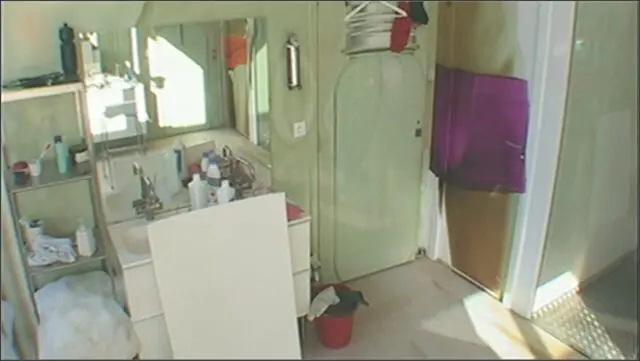 dilemme 2010 07 12 Caro Jason toilet blowjob