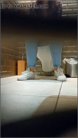 Spy farting hot teen