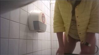 Hidden camera in the student toilet 11 | Favoyeurtube